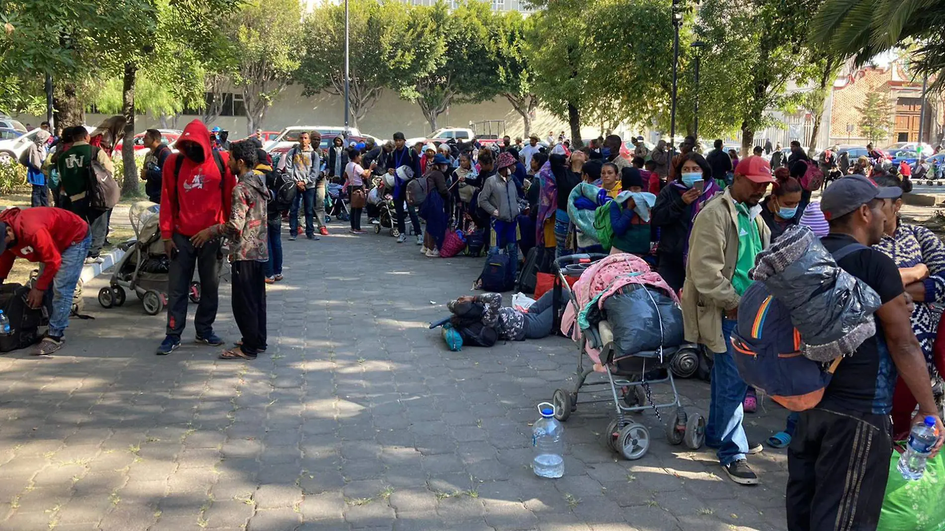 centroamericanos cruzan por puebla capital rumbo a la CDMX